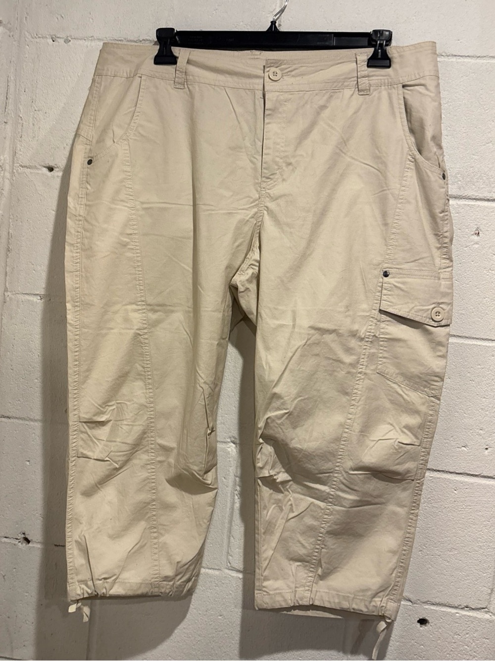 Ellos women’s Capri cargo pants beige high rise size 18